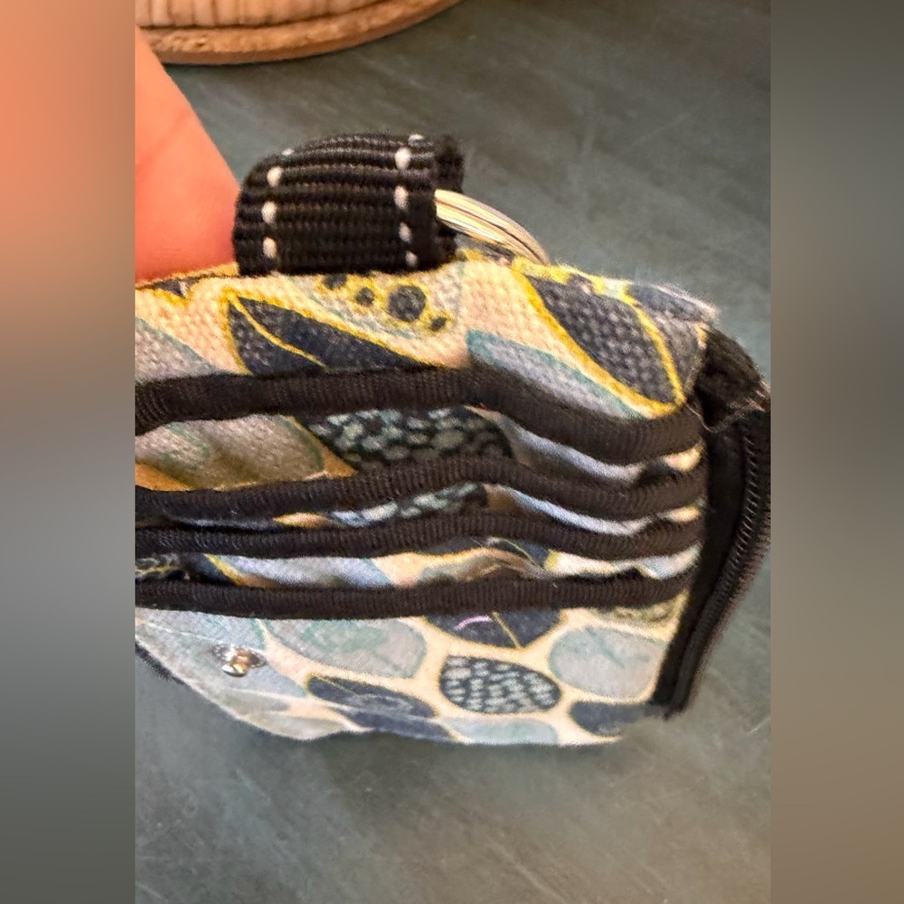 Kavu Big Spender zippy  trim-fold wallet with leaf pattern. Snap closure - Picture 12 of 16